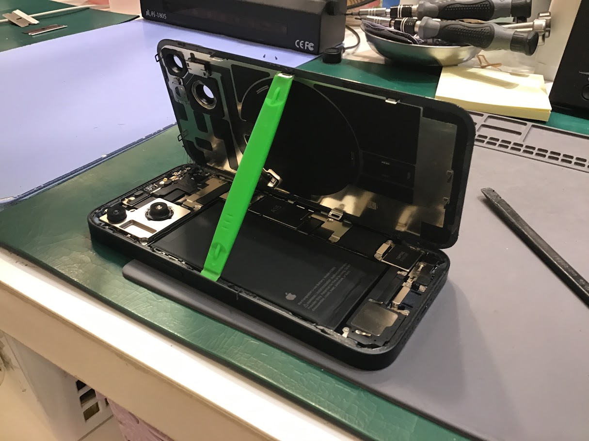 iPhone14ならデータそのまま修理可能なスマホ修理工房西八王子店へ！